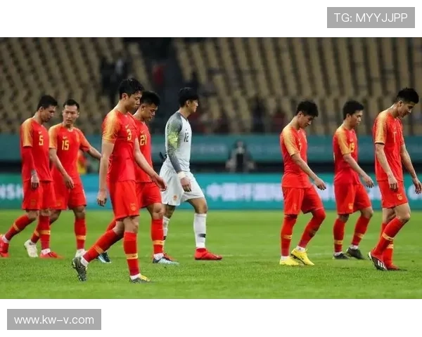 中国男足迎来关键战役备战冲刺球迷热情高涨期待突破表现 中国男足迎来关键战役备战冲刺球迷热情高涨期待突破表现