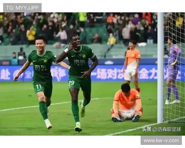 新赛季中超联赛开战 北京国安迎战广州恒大 双方实力对决引发球迷热议