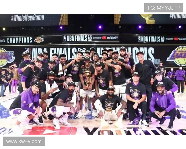 NBA最新动态：詹姆斯复出带领湖人迎战勇士，杜兰特复苏带领太阳冲击总冠军