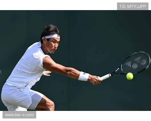 全新网球赛季开启 大满贯选手迎来激烈对决与新挑战